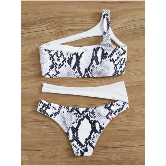 SLAY AWAY Snakeskin Print Cut out Bikini - Picture 3 of 4